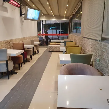 B&B Karya 쿠사다시