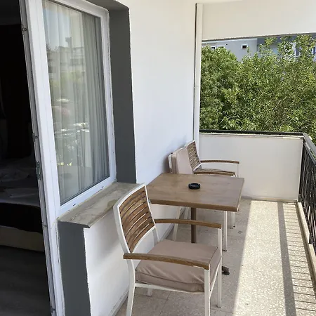 ベッド・アンド・ブレックファスト Karya 3*